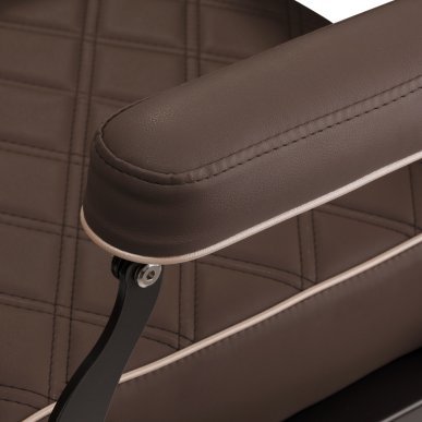 Barberstoel Carlos Classic bruin voor professioneel knippen, scheren en comfortabel salonwerk in de barbershop