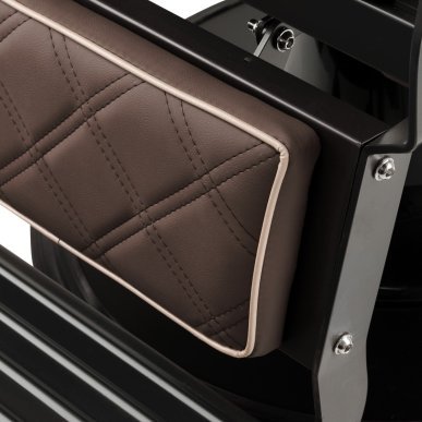Barberstoel Carlos Classic bruin voor professioneel knippen, scheren en comfortabel salonwerk in de barbershop