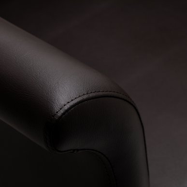 Kappersstoel Gabbiano Lucca bruin met hydraulische zithoogteverstelling voor professioneel salonwerk en klantcomfort