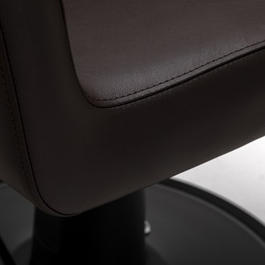 Kappersstoel Gabbiano Lucca bruin met hydraulische zithoogteverstelling voor professioneel salonwerk en klantcomfort