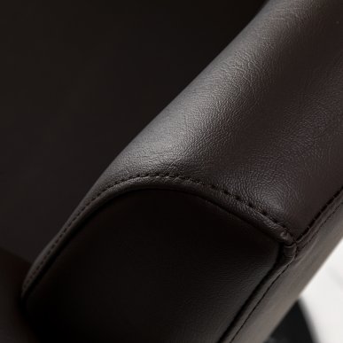 Kappersstoel Gabbiano Lucca bruin met hydraulische zithoogteverstelling voor professioneel salonwerk en klantcomfort