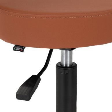 Kapperskruk Gabbiano D026 bruin met verstelbare zithoogte en rugleuning voor professioneel salon- en praktijkgebruik