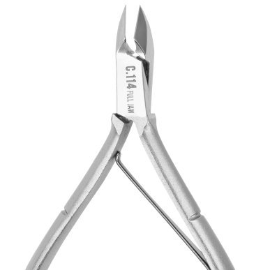 Nagelriemknipper Nghia Export C-114 voor nauwkeurig knippen tijdens professionele manicure in de salon met verzorgd resultaat