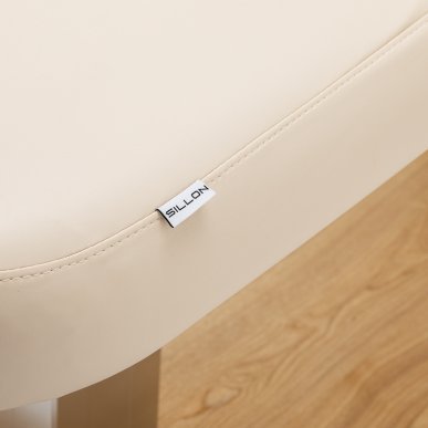 Professionele SPA-ligstoel Sillon Comfort crème met lichtbruine basis voor massage en wellnessbehandelingen in de salon