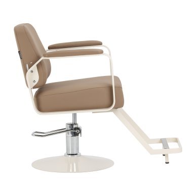 Professionele kappersstoel Omega Aurora lichtbruin hydraulisch voor comfortabel werken en een elegante salonwerkplek