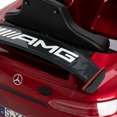 Kinderkappersstoel in Mercedes-auto-design Gabbiano voor kapsalon, comfortabele klantpositie en professionele saloninrichting