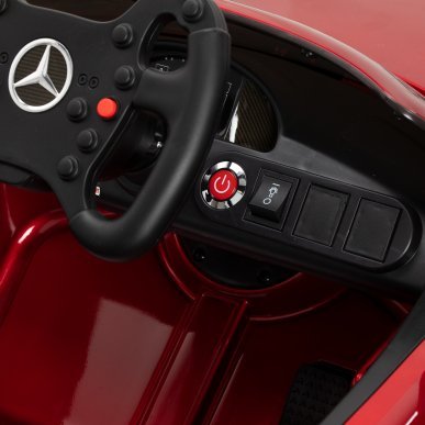 Kinderkappersstoel in Mercedes-auto-design Gabbiano voor kapsalon, comfortabele klantpositie en professionele saloninrichting