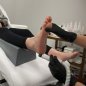 Witte pedicurevoetsteun Activ Podo, praktische saloninrichting voor professioneel gebruik en comfortabele cliëntbehandelingen